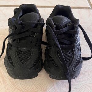 Black new balance baby shoes
